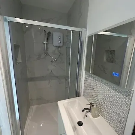 Guest In Glenageary Апартаменты *