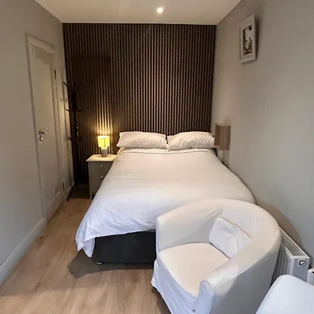 Апартаменты Guest In Glenageary *